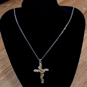 RELIGIOUS SILVER-PLATED TWO-TONE CROSS ROSE PENDANT 20" NECKLACE-NWOT
